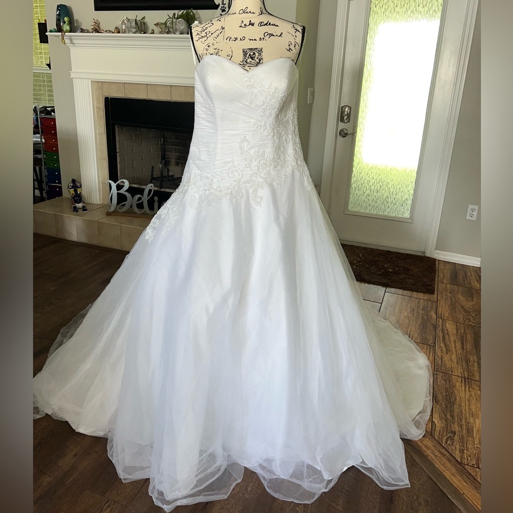 David’s Bridal WG3740 White Wedding Dress